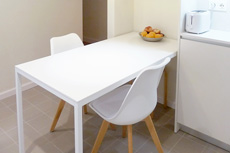 Reforma de cocina en Donostia. mesa y sillas de cocina